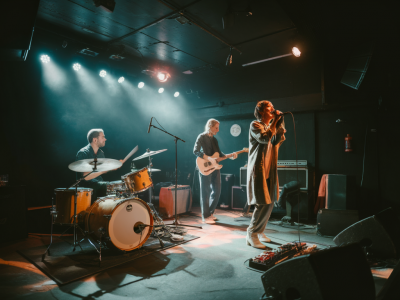 Wie kleine musikclubs durch regionale streaming‑kooperationen und ticketpakete neue publikumsströme und einnahmen erzielen können